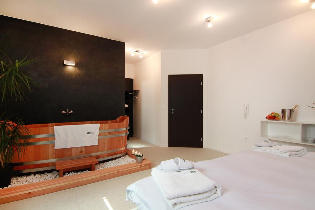 Jbi Wellness Hotel Kolín Room photo